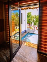 5 outdoor pools, open 7:00 AM to 10:00 PM, sun loungers