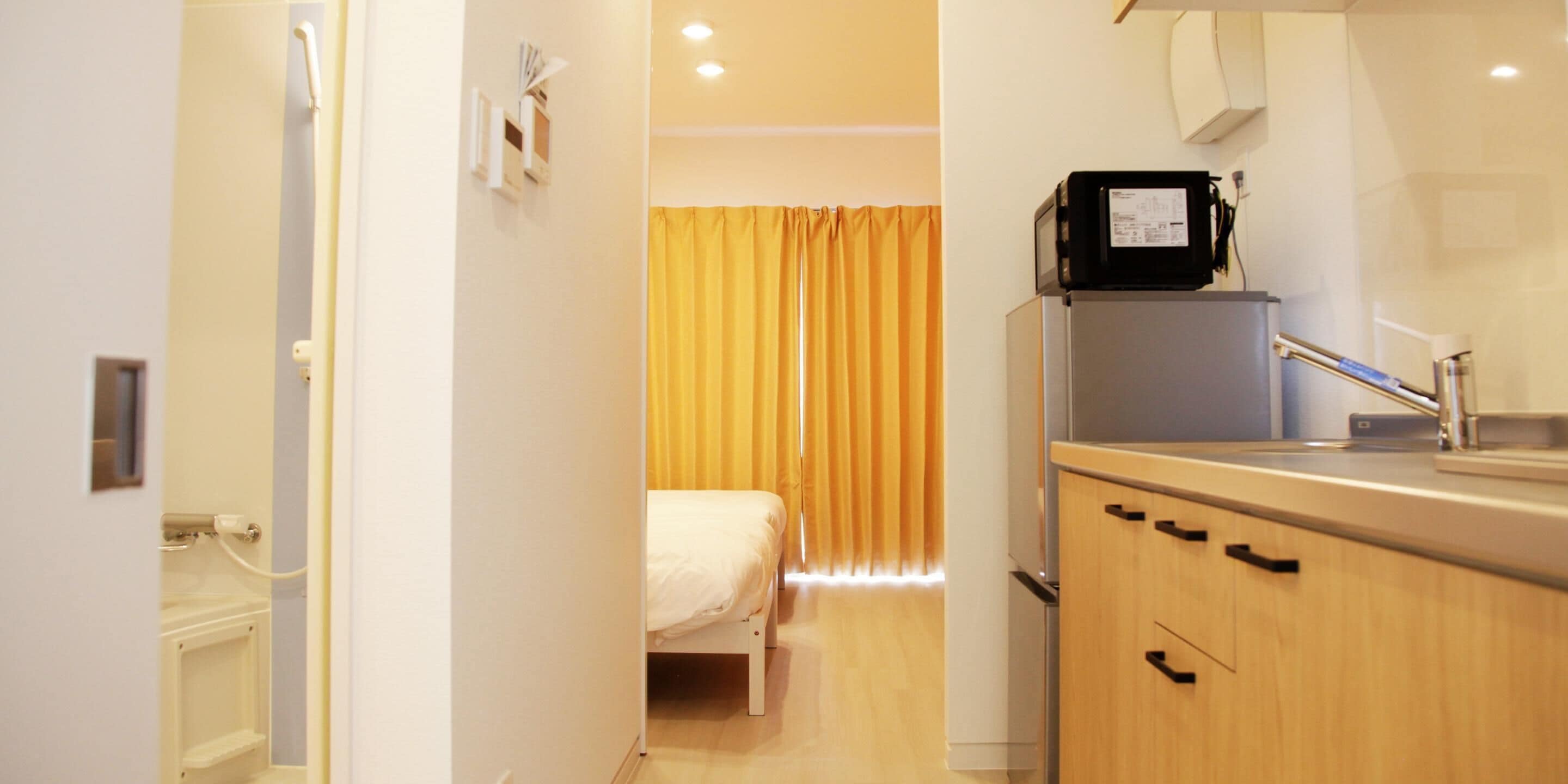 Twin Room | Private kitchenette | Fridge, microwave, stovetop, electric kettle