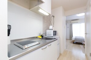 Apartment (1002) | Private kitchenette | Fridge, microwave, electric kettle, cookware/dishes/utensils - Continental Namba-Higashi (Osaka)