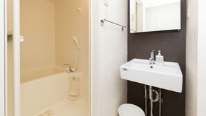 Lejlighed (804) | Badeværelse | Kombination af bruser/badekar, gratis toiletartikler, hårtørrer