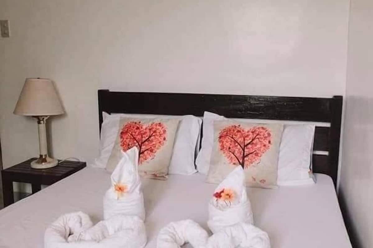 Deluxe Double or Twin Room, 1 Bedroom | Free WiFi, bed sheets
