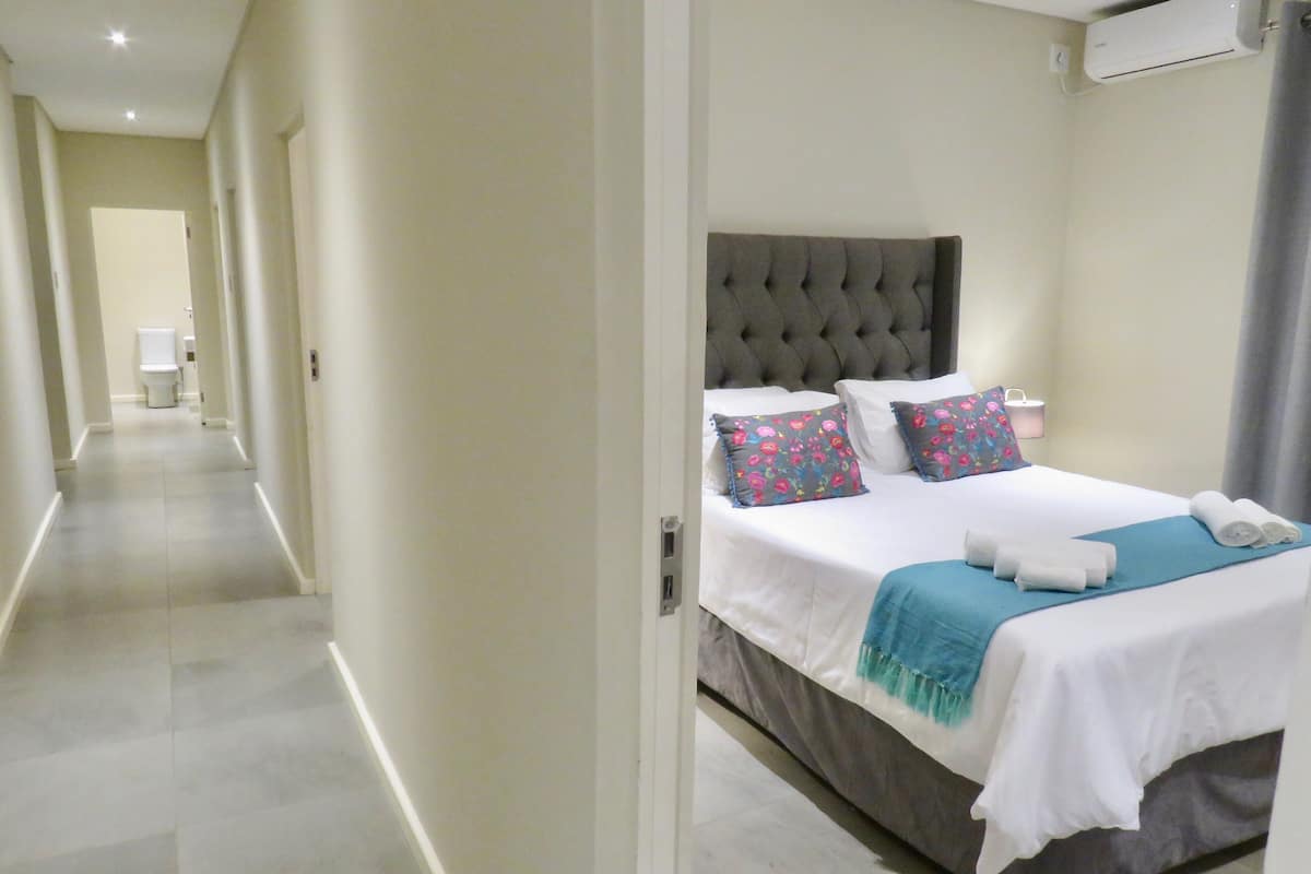 Superior Apartment, 3 Bedrooms | 3 bedrooms, laptop workspace, iron/ironing board, free WiFi