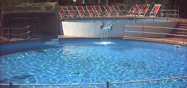 Seasonal outdoor pool, sun loungers - Bungalow Village Le Caravelle - by Mamberto S.r.l. (Ceriale)