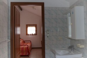 Hair dryer, bidet, towels - Bungalow Village Le Caravelle - by Mamberto S.r.l. (Ceriale)