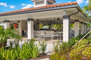 Outdoor dining - Gentle Breeze at Vista Cay Resort (Orlando)