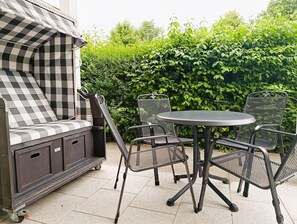 Unclassified image, 3 of 9, button