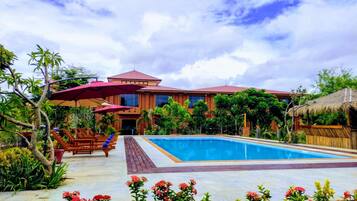 Outdoor pool, sun loungers