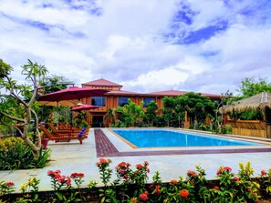 Outdoor pool, pool loungers