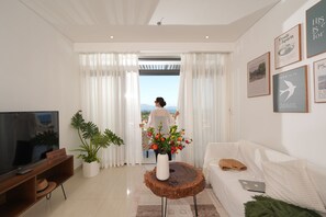 Smart TV, fireplace, video games, books