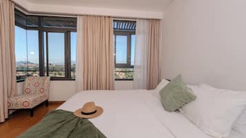 2 bedrooms, in-room safe, desk, iron/ironing board
