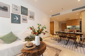Smart TV, fireplace, video games, books