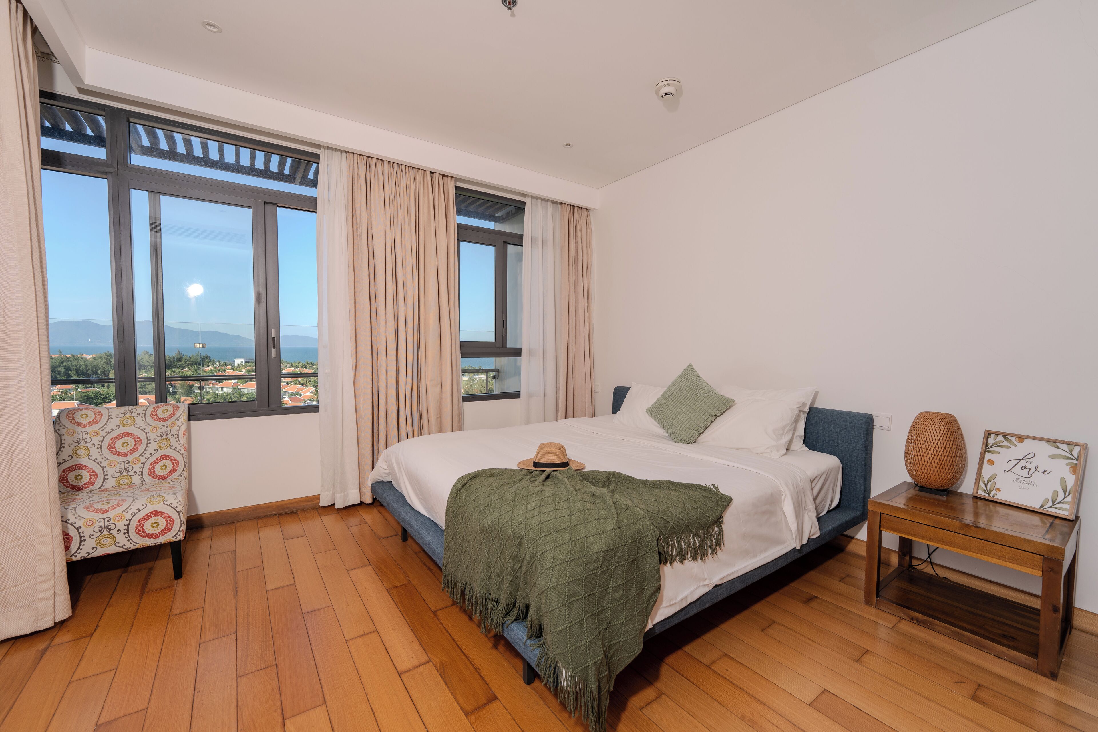 2 soverom, safe på rommet, skrivebord og strykejern/-brett