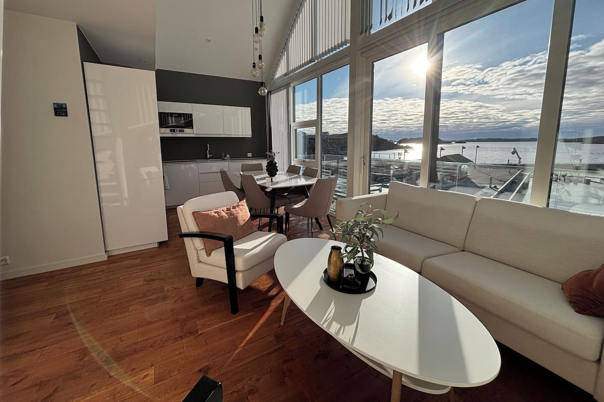 Sea Cabin | Medium | Living area | 42-inch flat-screen TV with cable channels, TV