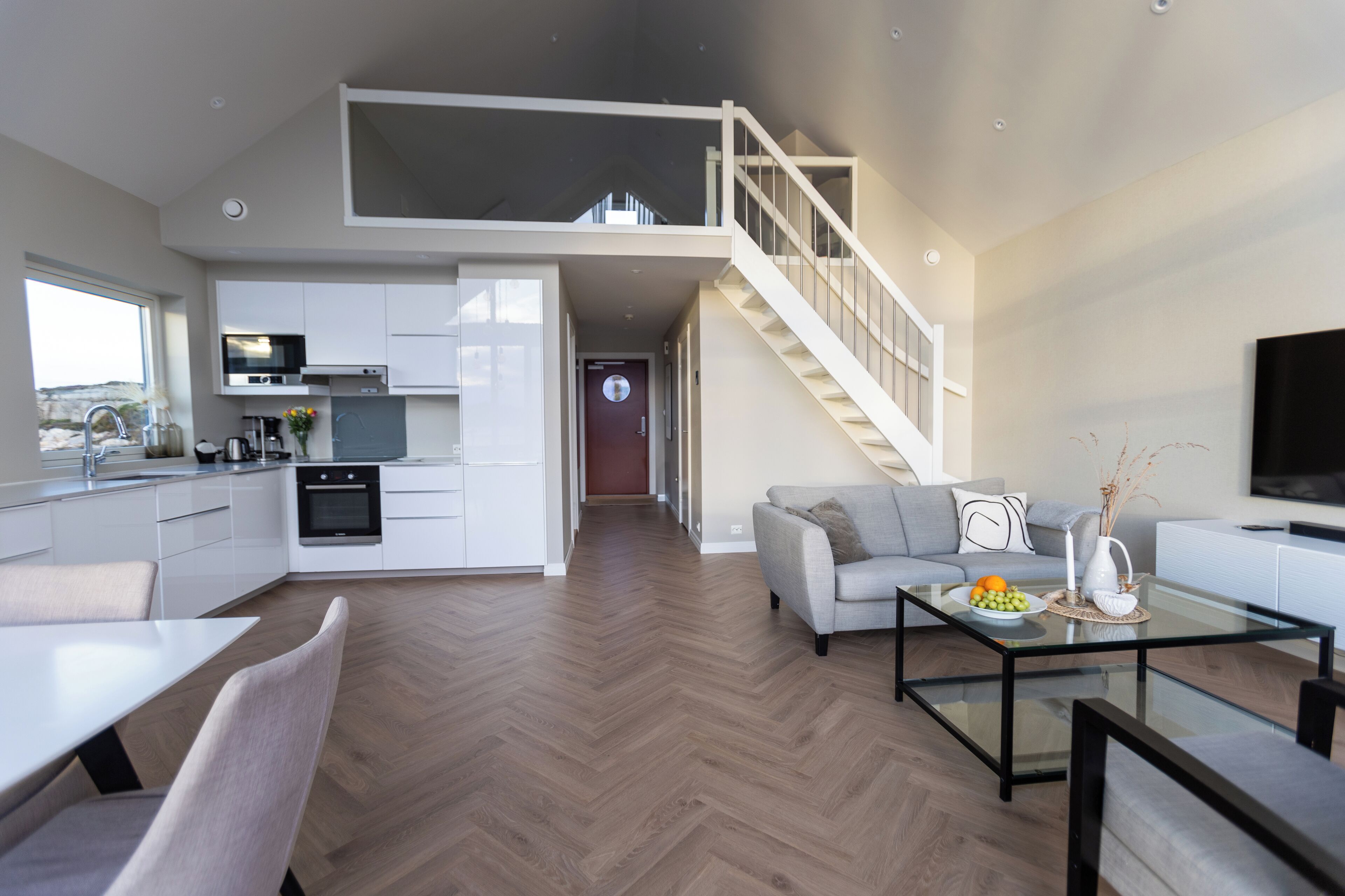 Rorbusuite Exclusive | Premium bedding, pillowtop beds, laptop workspace, blackout drapes