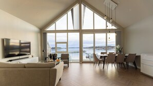 Sea Cabin | Large | Ruang makan