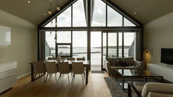 Rorbusuite | Stor | Oppholdsområde | En 42-tommers Flatskjerm-TV med kabel-kanaler samt TV