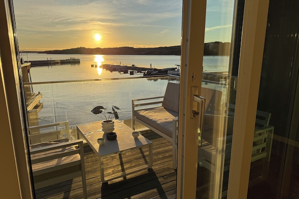 Sea Cabin | Jacuzzi | Premium bedding, pillowtop beds, laptop workspace, blackout drapes