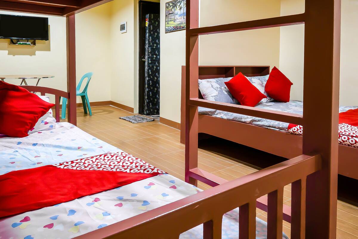 Dormitorio compartido Deluxe | Escritorio, wifi gratis, ropa de cama
