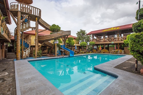 OYO 588 Sunrock Resort