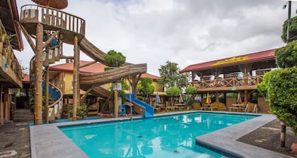 OYO 588 Sunrock Resort