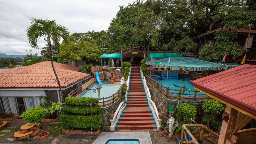 OYO 588 Sunrock Resort
