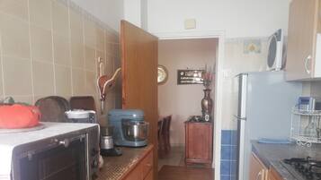 Căn hộ | Bếp riêng | Tủ lạnh, lò vi sóng, lò nướng, máy xay cà phê