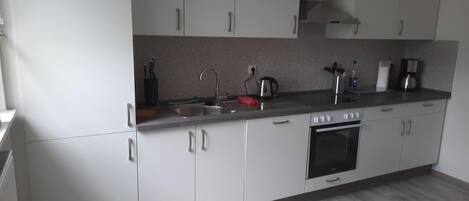 Réfrigérateur, four, plaque de cuisson, lave-vaisselle