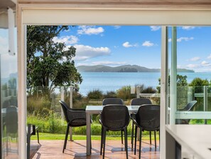 Outdoor dining - Beachfront Escape - Snells Beach Holiday Home (Snells Beach)