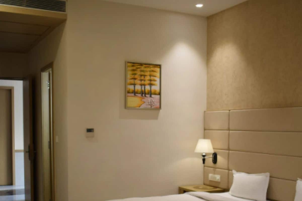 In-room safe, iron/ironing board, free WiFi