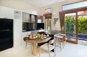Private kitchen - 2BDR Villa in Seminyak (Kuta,)