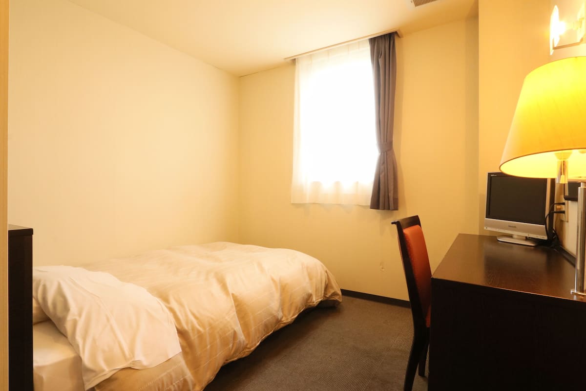 In-room safe, free WiFi