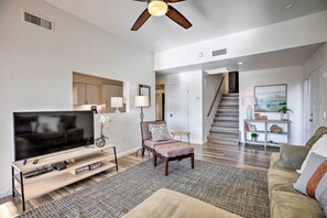 TV - 4 Mi to ASU: Lake-View Condo w/ Patio, Pool Access (Tempe)
