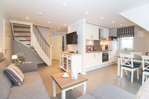 TV, stereo - Light-flooded and modern furnished apartment for 4 people (Greetsiel)