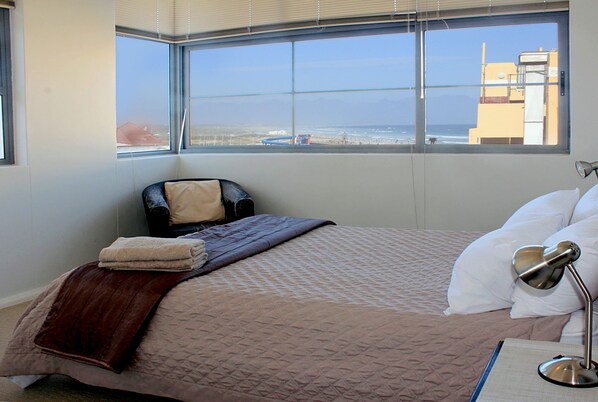 Appartement, 2 chambres, balcon | 2 chambres, literie de qualité supérieure, bureau