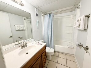 Bathroom - Moondrifter 105 (Panama City Beach)