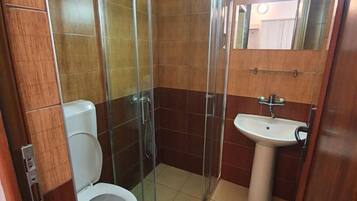 Family Quadruple Room | Bathroom