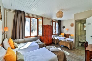 Habitación cuádruple | Insonorización, wifi gratis y ropa de cama