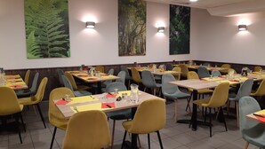 Breakfast, lunch, dinner served; Regional cuisine  - Hôtel Les Essarts (Valloire)