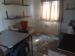 Dining - NHAKA Savaal - cottage DETROIT (Harare)