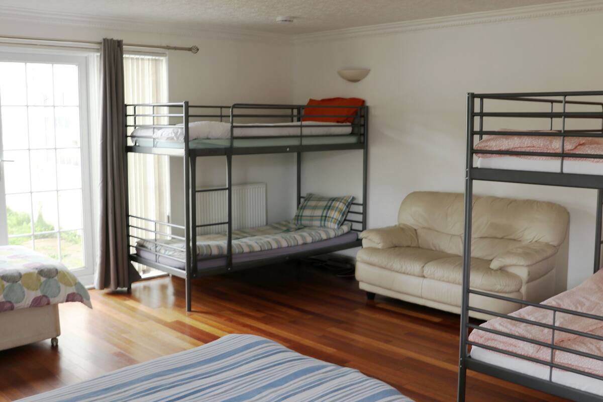 Dormitorio compartido, dormitorio mixto (5 Bunk Beds) | Wifi gratis y ropa de cama