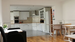 Bed in Shared Mixed Dormitory (5 Bunk Beds) | Living room - Edinburgh Hostel (Edinburgh)