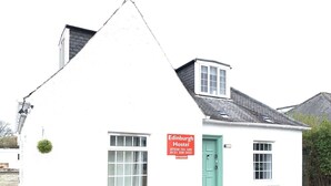 Front of property - Edinburgh Hostel (Edinburgh)