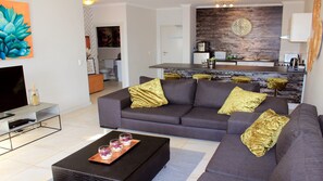 Living area - Sunlit Apartment Muizenberg Beachfront (Cape Town)