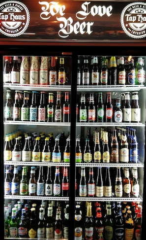 Bar (on property) - Lodge at Tap Haus (Mansfield)
