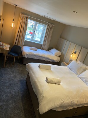 Free WiFi, bed sheets - Lodge at Tap Haus (Mansfield)