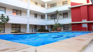Outdoor pool - Melrose Place Muizenberg Beachfront (Cape Town)