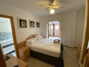 3 bedrooms, in-room safe, iron/ironing board, WiFi - A beautiful rural retreat set in the olive groves of Monte Sol (Puerto Lope)