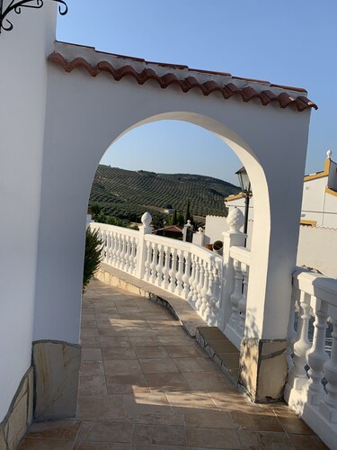 A beautiful rural retreat set in the olive groves of Monte Sol