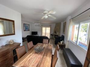 Dining - A beautiful rural retreat set in the olive groves of Monte Sol (Puerto Lope)