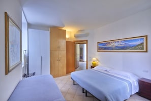 1 chambre, fer et planche à repasser, Wi-Fi gratuit, draps fournis